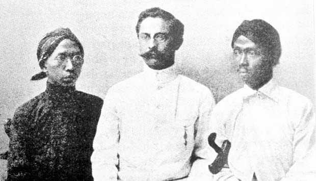 Ki Hajar Dewantara, E. Douwes Dekker, Dr. Cipto Mangunkusumo. Tiga Serangkai pendiri Indische Partij | Google Image