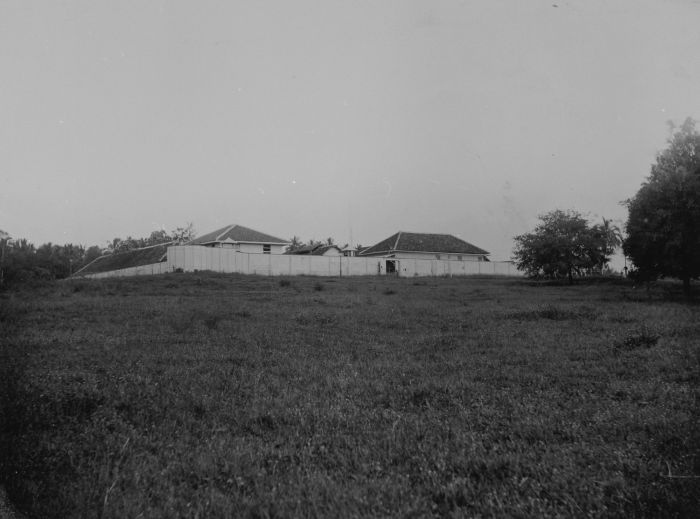 Sebuah benteng yang berdiri di Teluk Betung, Banda Lampung, pada 1894.