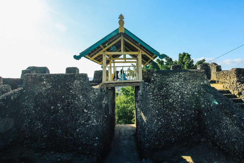 Keraton Wolio merupakan Benteng terluas di dunia yang terletak di Baubau.