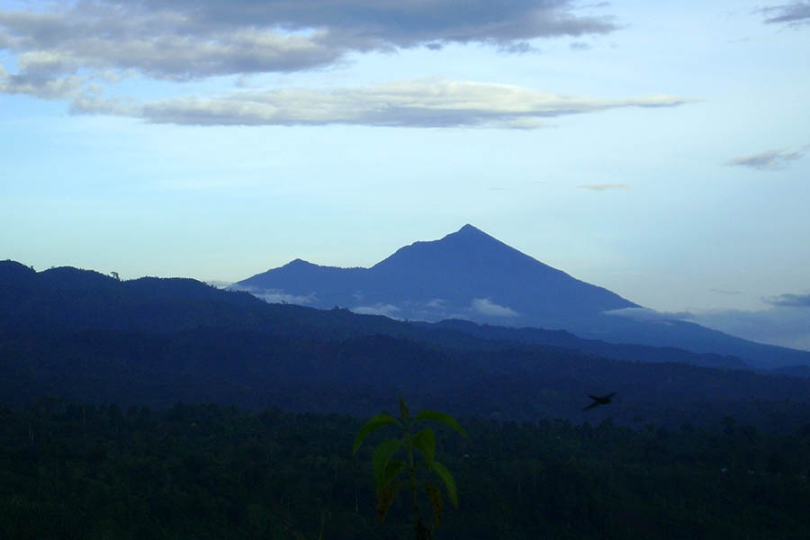 Pesona Gunung Tanggamus yang indah. Foto: Christian Heru Cahyo Saputro