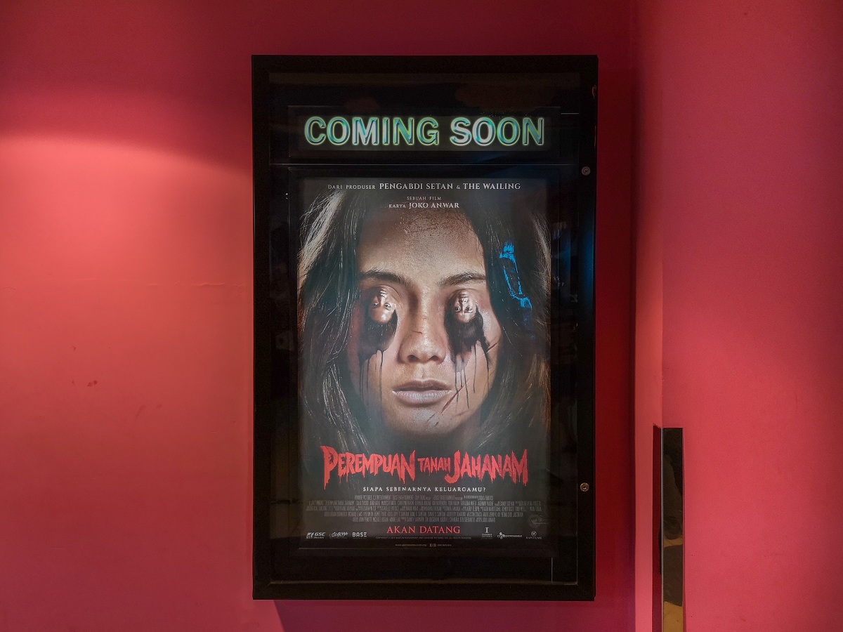 Poster film Perempuan Tanah Jahanam di Malaysia.
