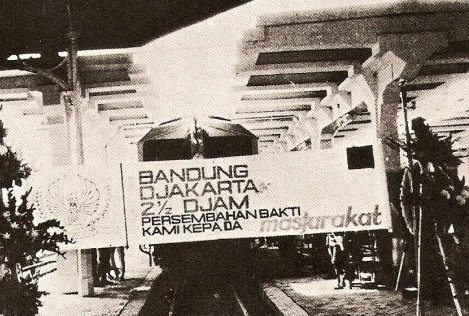 Peluncuran KA Parahyangan di Stasiun Jakarta Kota.
