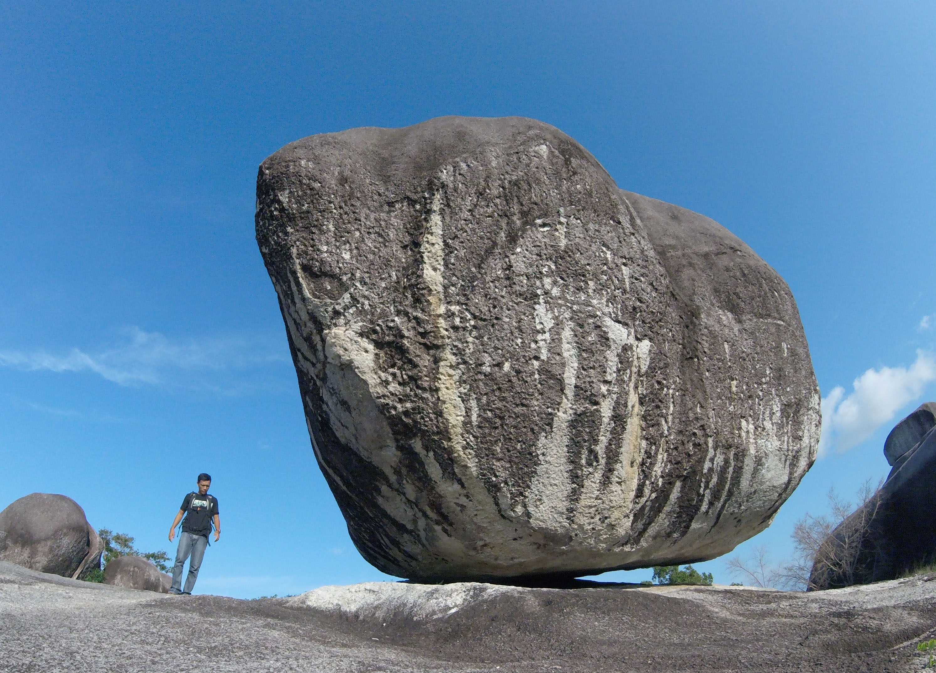 Monadnok granit di Bukit Banitan, Belitung.