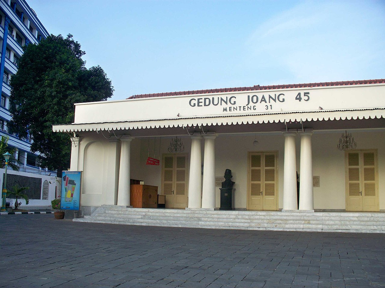 Tempat berkumpulnya para pejuang muda angkatan 45 di Menteng 31. Gedung ini kini menjadi Gedung Joang 45 yang digunakan sebagai museum atau tempat diselenggarakannya seminar kebudayaan.
