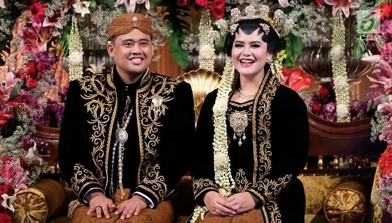 Pernikahan Kahiyang Ayu dan Bobby Afif Nasution menggunakan baju adat jawa © liputan6.com