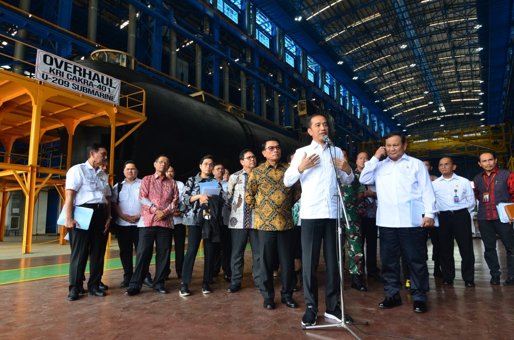 Presiden Joko Widodo menyampaikan keterangan kepada media pada Kunjungan Kerja dan Rapat Terbatas Bidang Kemandirian Industri Pertahanan Nasional di Faskasel PT PAL Indonesia (Persero) 27 Januari 2020 lalu.