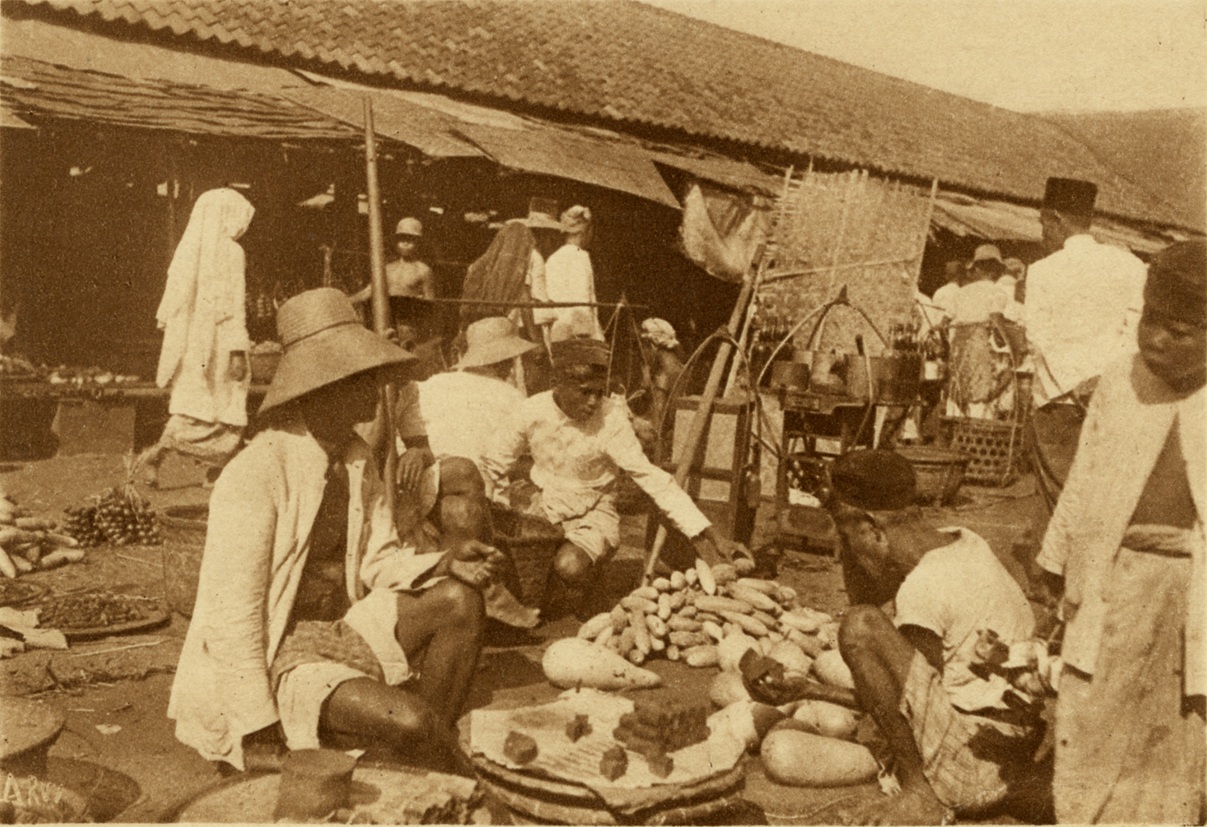 Para penjual di Pasar Senen sekitar abad 19-20.
