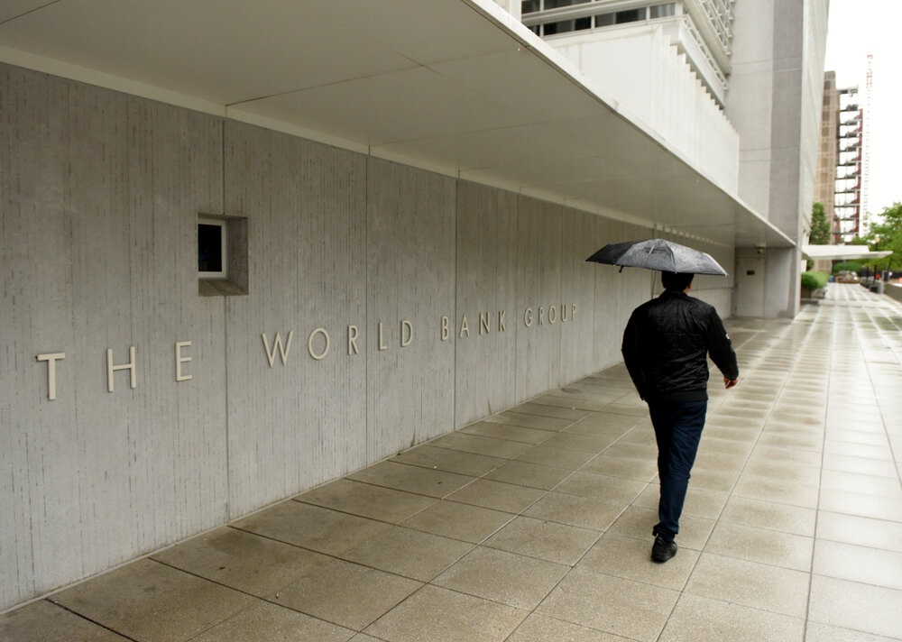 Prediksi Bank Dunia