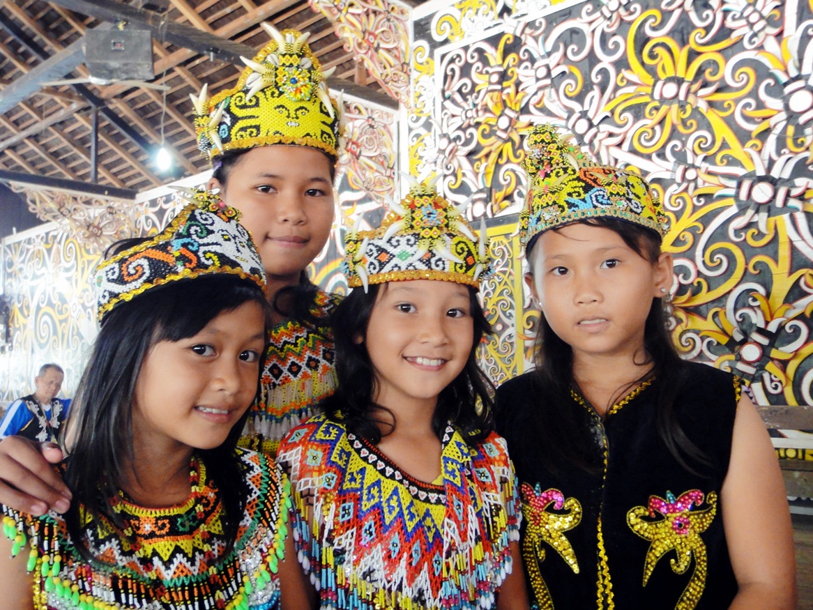 Anak-anak di Desa Budaya Pampang