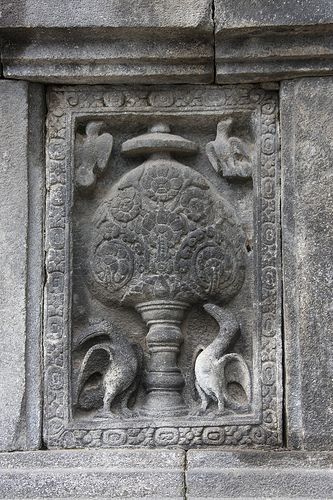 Relief burung enggang di Candi Prambanan.