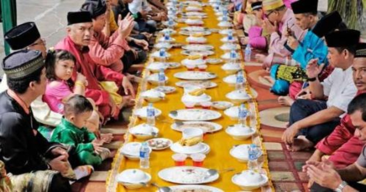 Tradisi saprahan suku Melayu Kalimantan Barat. Sumber Foto: Opini.id
