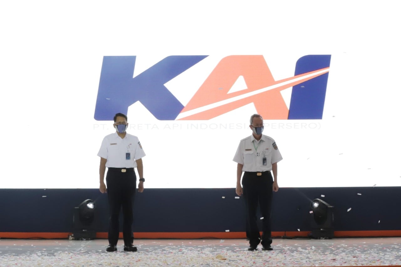 Kereta Api Indonesia (KAI) mengubah logo baru pada hari jadi ke-75 tahun.