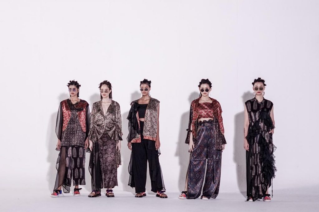 Jenama terpilih di acara hybrid fashion show Karisma Batik 2020