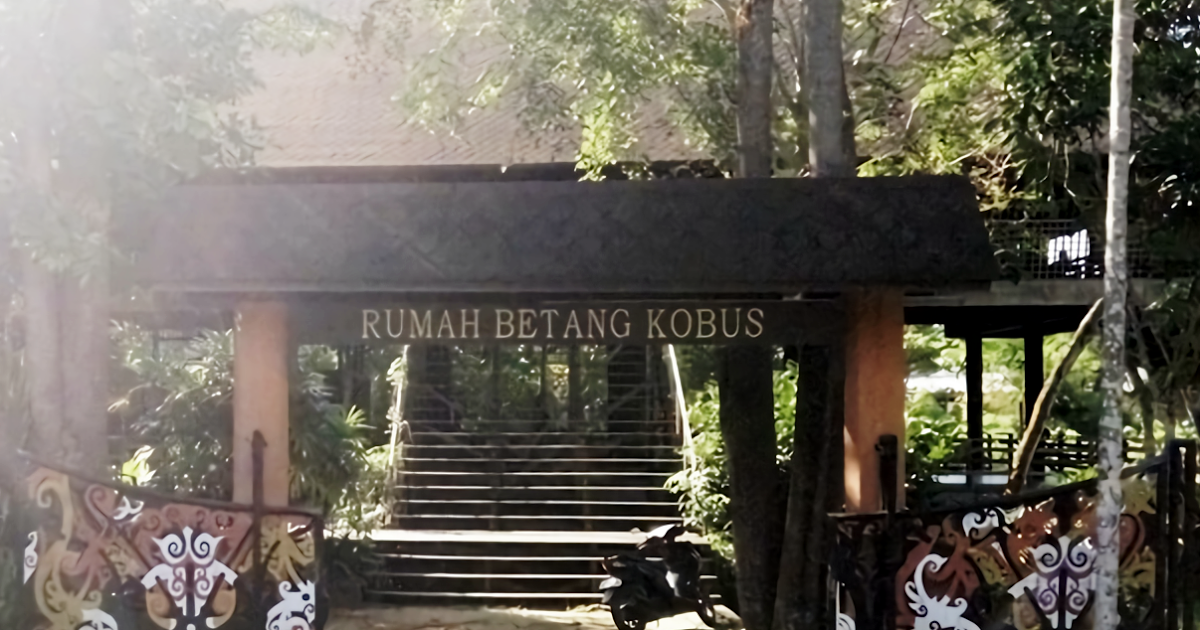 Rumah Betang Kobus Sintang © blogspot.com