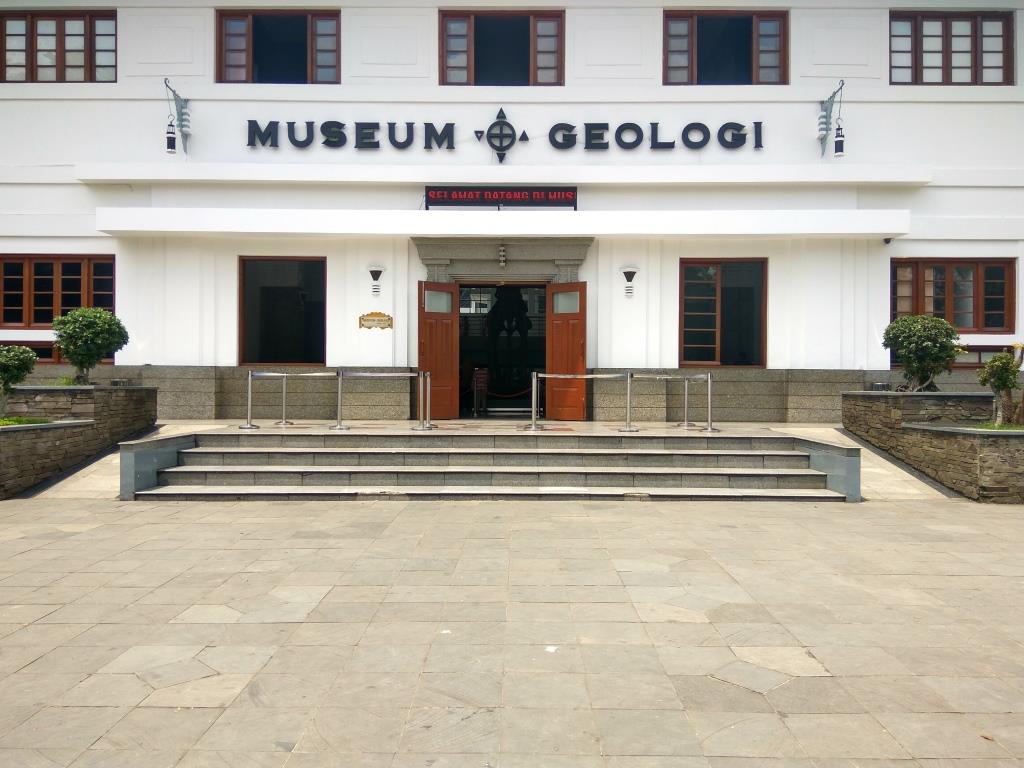 Bongkahan batu meteorit bisa juga kawan GNFI temukan di Museom Geologi Bandung