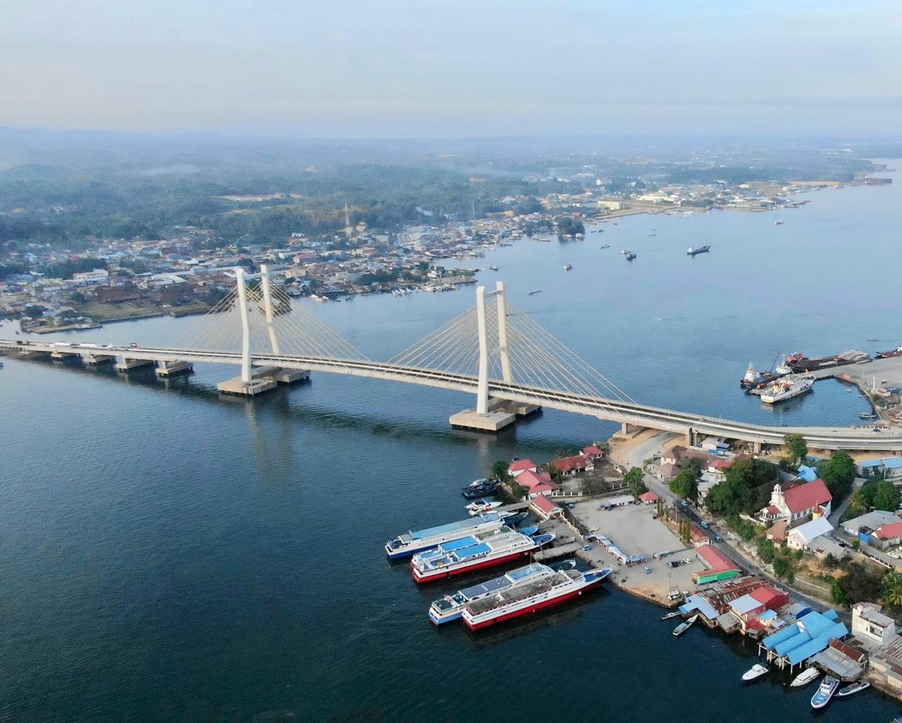 Jembatan Teluk Kendari menjadi salah satu jembatan panjang termuda di Indonesia.