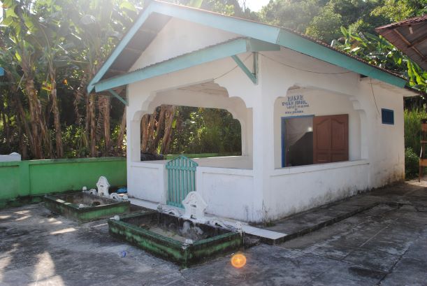 Makam Syekh Ismail di Sinauru, Pulau Tello (Dok. Balar Sumut)