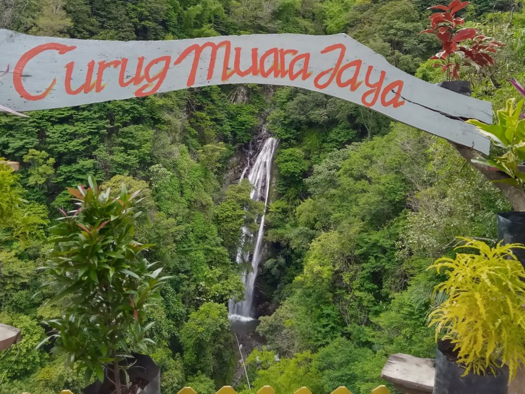 Curug Muara Jaya dari ketinggian © Travel Promo