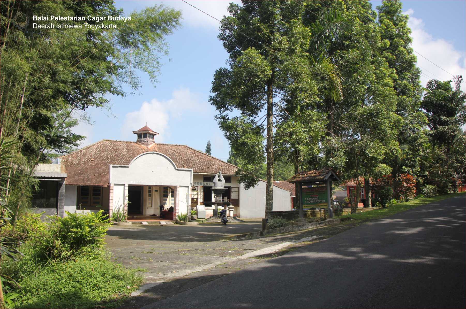 Wisma Kaliurang yang berada dalam naungan Balai Pelestarian Cagar Budaya Daerah Istimewa Yogyakarta. 