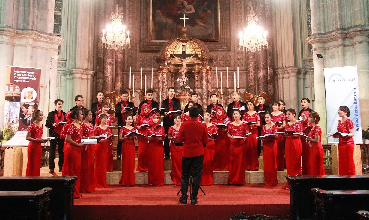 Penampilan Paduan Suara Univoice Choral Society pada The 9th Musica Eterna Roma- International Choir Festival and Competition di Roma, Italia.