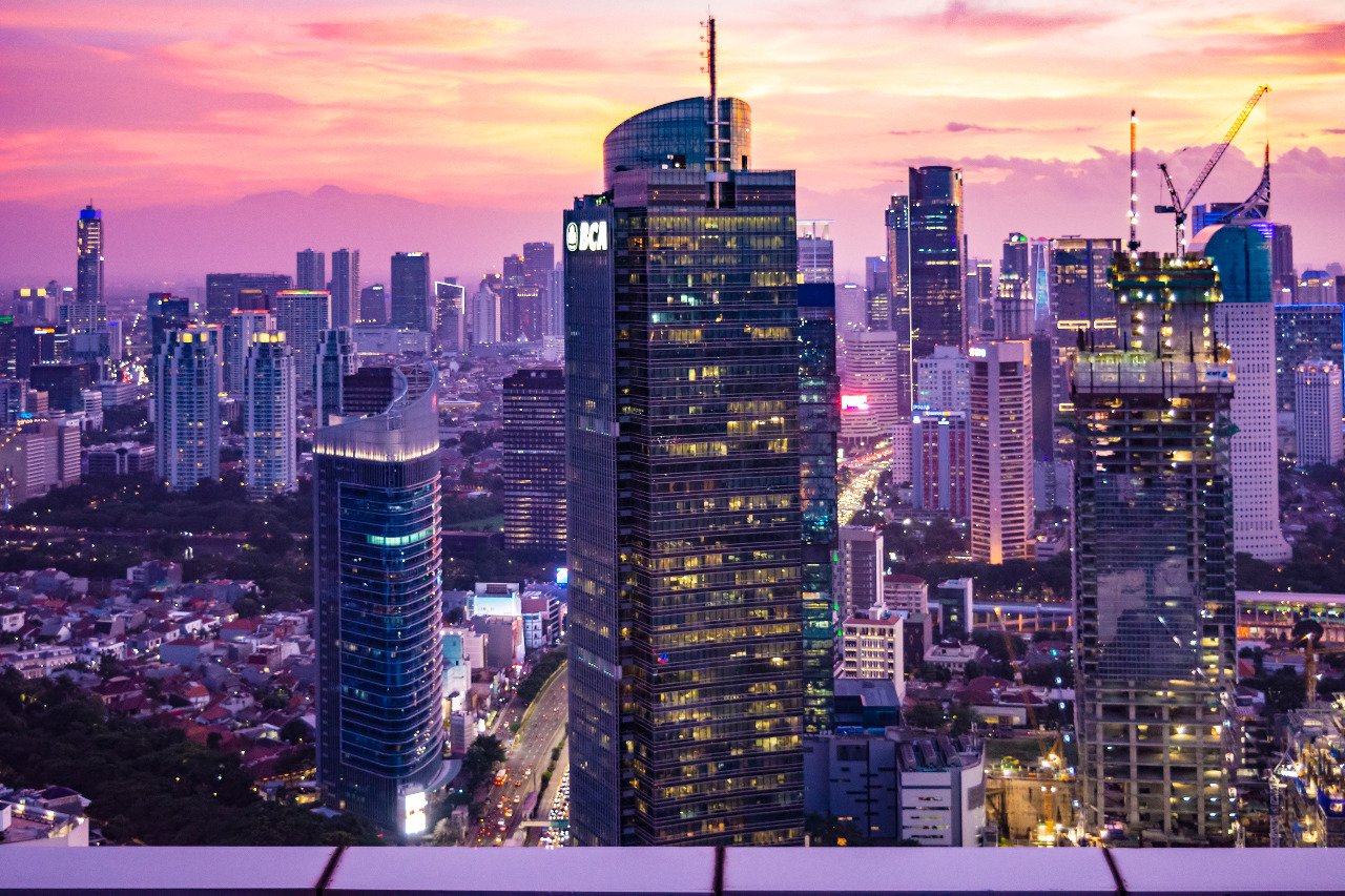 Tingginya angka pengguna internet menjadi peluang besar bagi bisnis digital, apalagi Indonesia merupakan pasar ekonomi digital terbesar di Asia Tenggara, dengan nilai transaksi mencapai Rp624 triliun (2020). © Hani Santosa/Shutterstock