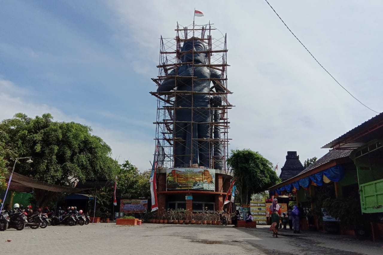 kontruksi pembangunan patung Gajah Mada