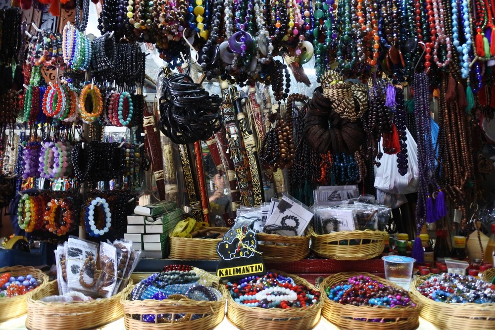 Salah satu kios di Pasar Intan Martapura | @Tupaiterbang Shutterstock