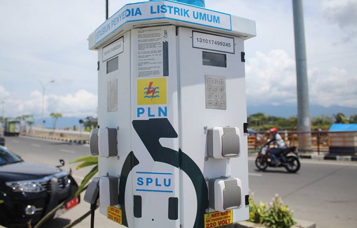 Stasiun Pengisian Listrik Umum (SPLU) pertama di Kota Padang (foto: Humas Pemko Padang)