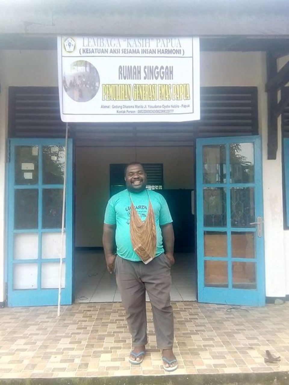 Amos Yeninar, pemilik Yayasan Siloam Papua