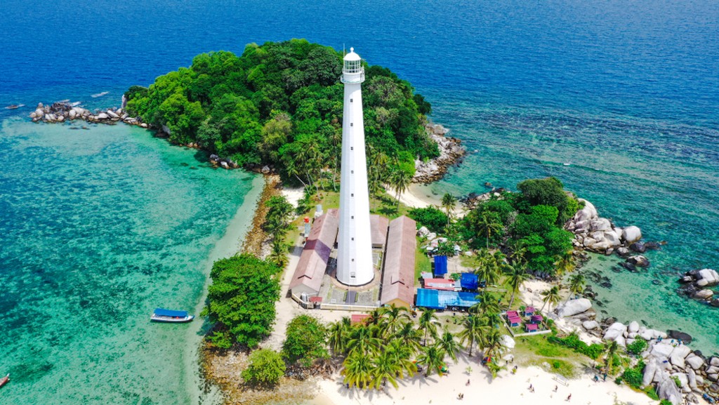 Mercusuar Pulau Lengkuas | @Jacksonfive2 Shutterstock