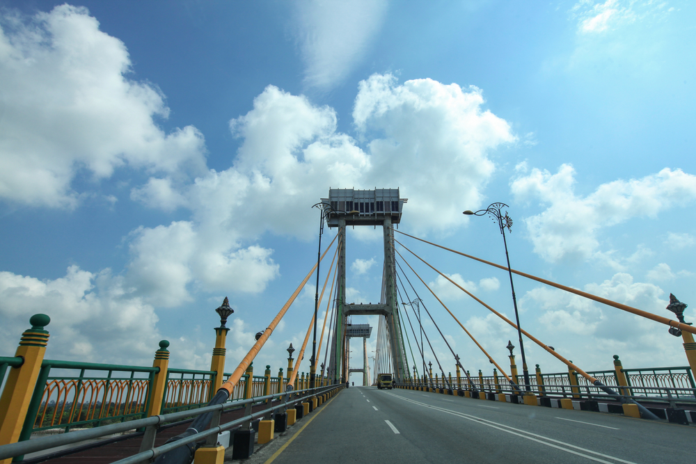 Jembatan Tengku Agung Syarifah Latifah | @Imam Fahroji Shutterstock