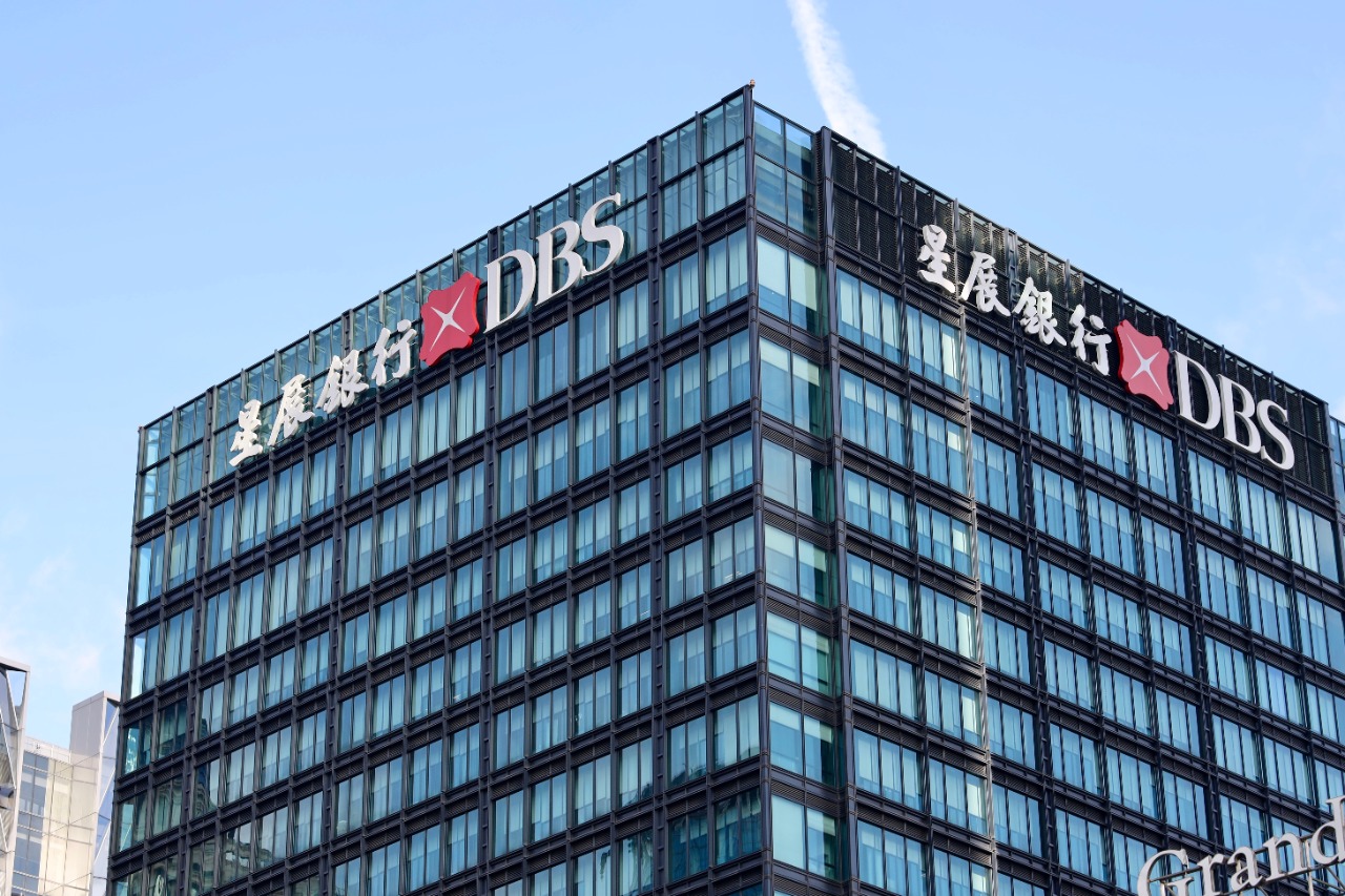 DBS Bank | Wang Z/Shutterstock