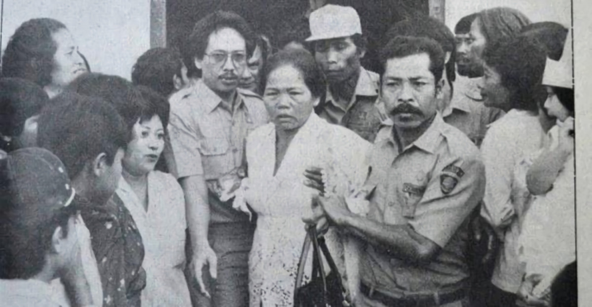 Ma Eroh saat diundang ke Istana Negara 1988 © FB Paguyuban Orang Banjar Patroman