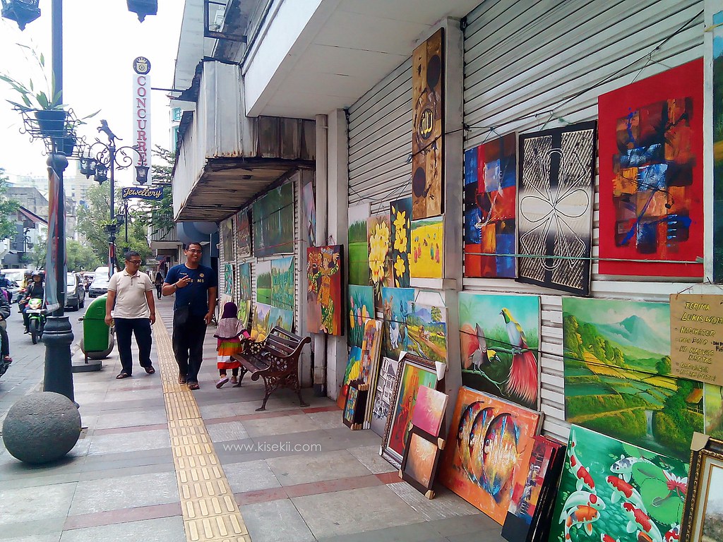 Karya lukisan yang biasa ditemui di sepanjang Jalan Braga