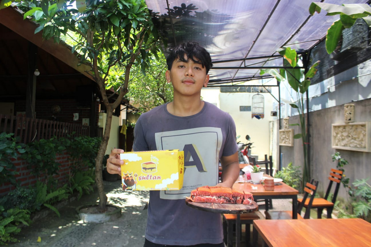 Garry Yusuf (18) pendiri dan pemilik bisnis kuliner Martabak Sultan © Garry Yusuf/Dokumentasi Pribadi
