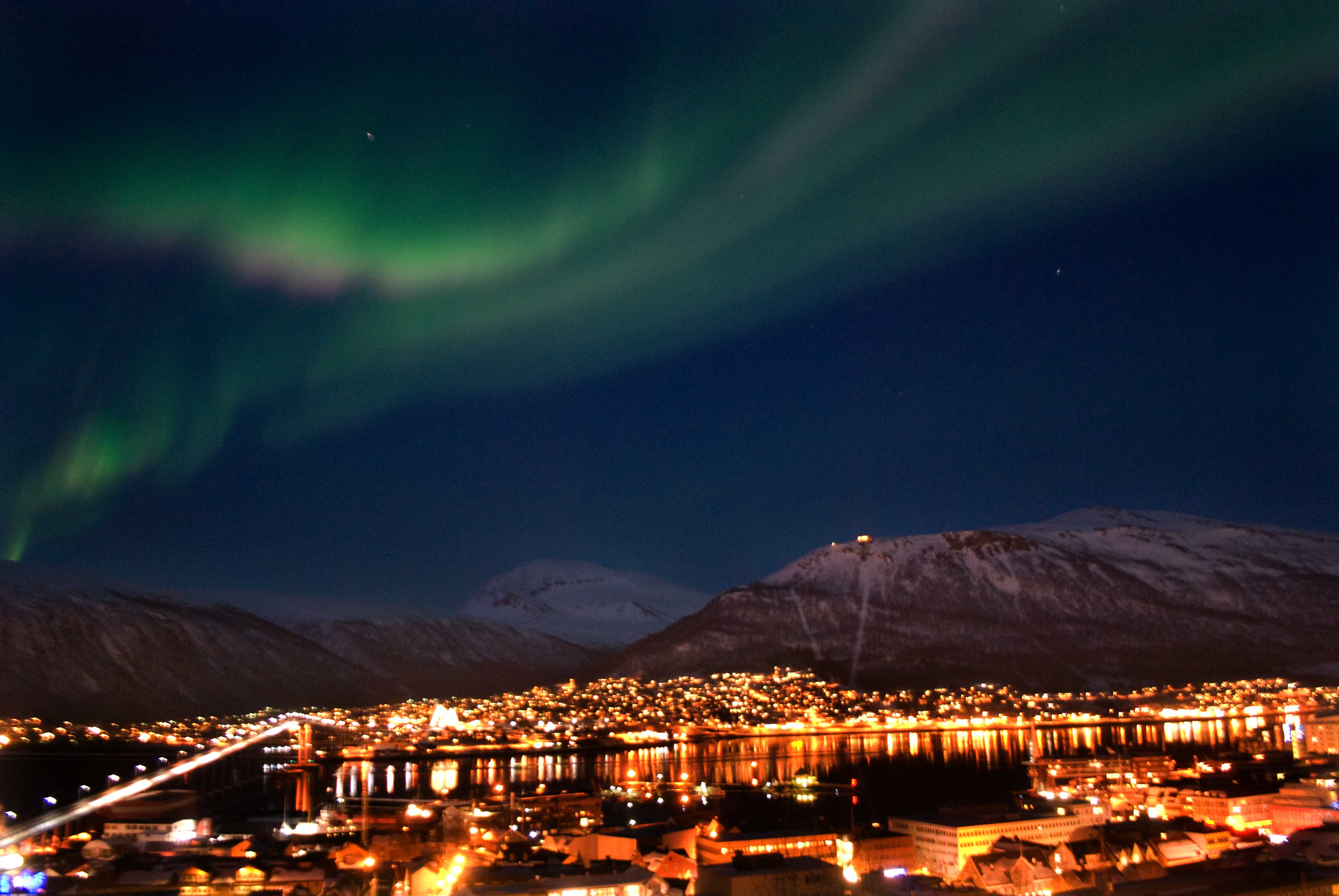 Aurora borealis terlihat di atas Troms, Norwegia, pada 22 Januari 2011 | Foto: ESA
