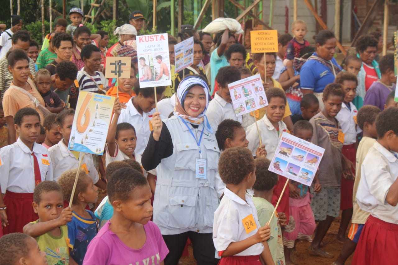 dr Amalia bersama anak Papua (Dok: dr Amalia)