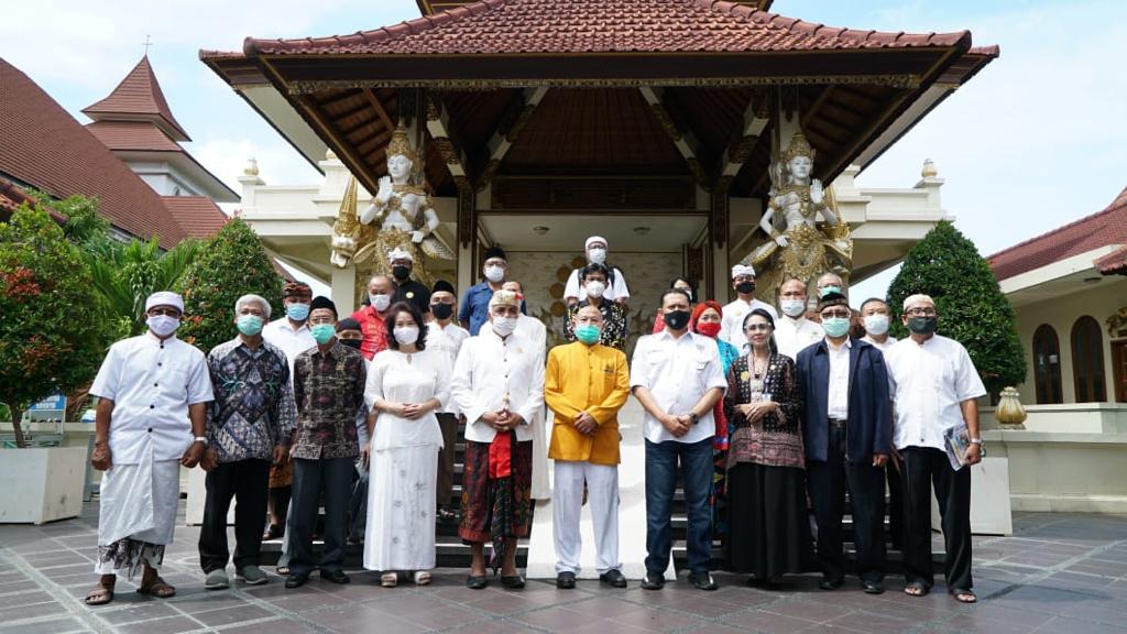 Perwakilan dan pengurus masing-masing rumah ibadah di Puja Mandala Bali