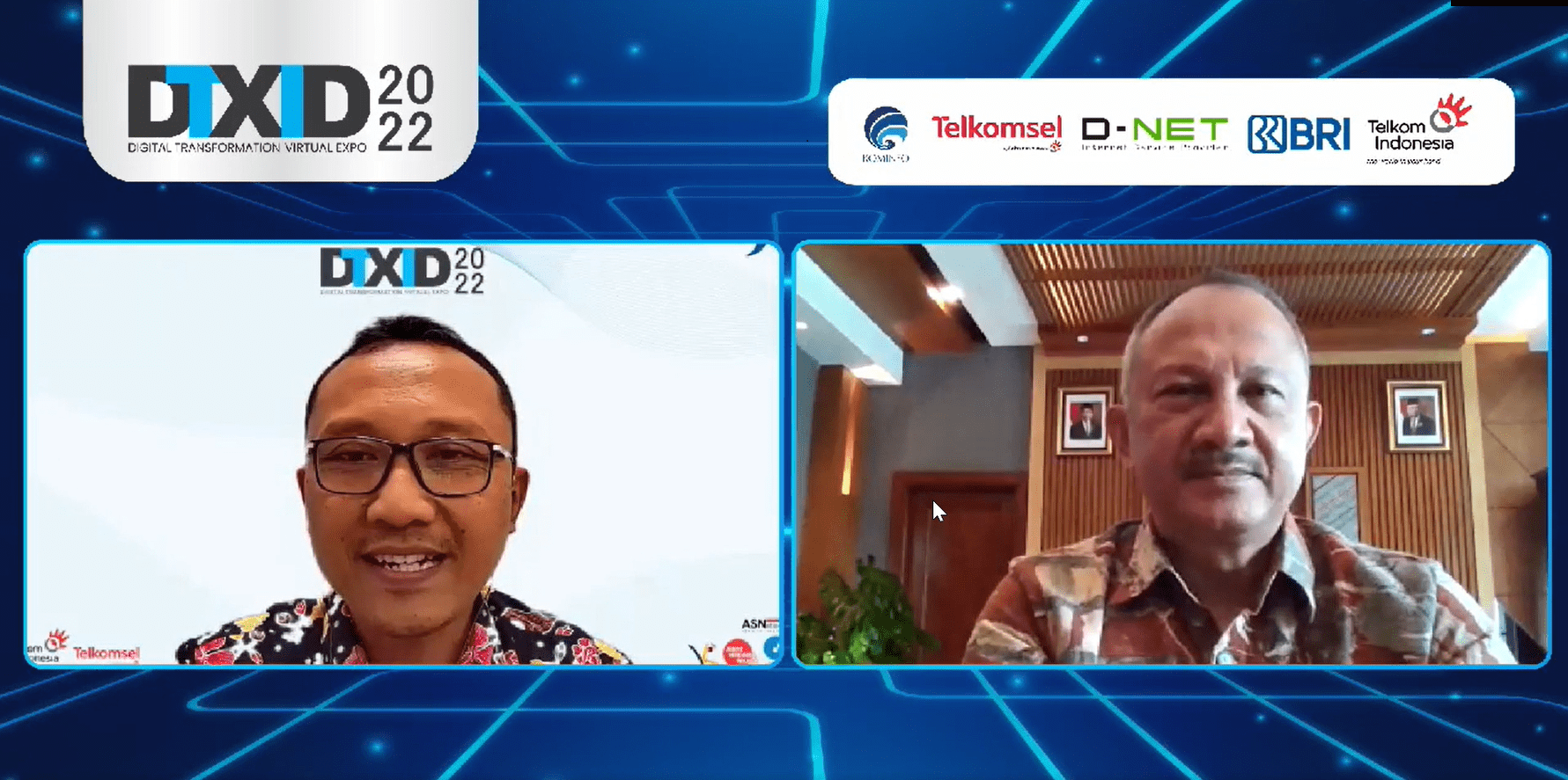 CEO Good News From Indonesia Wahyu Aji (kiri) sebagai moderator dan Sekda Pemprov Jawa Barat Setiawan Wangsaatmadja (kanan) sebagai narasumber © DTXID 2022