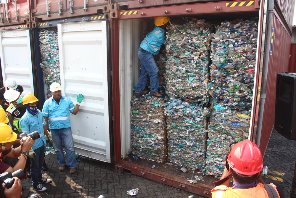 Impor sampah plastik yang terjadi di Jakarta