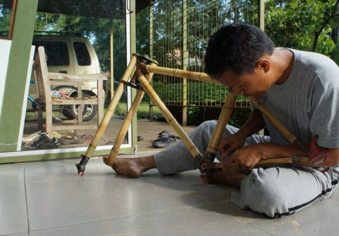 pembuatan tangan sepeda bambu spedagi