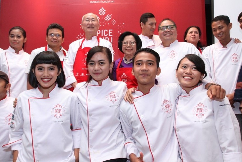 tiga siswa/i SMKN 1 Kudus bergabung bersama tim kuliner Indonesia di ajang Frankfurt Book Fair 2015