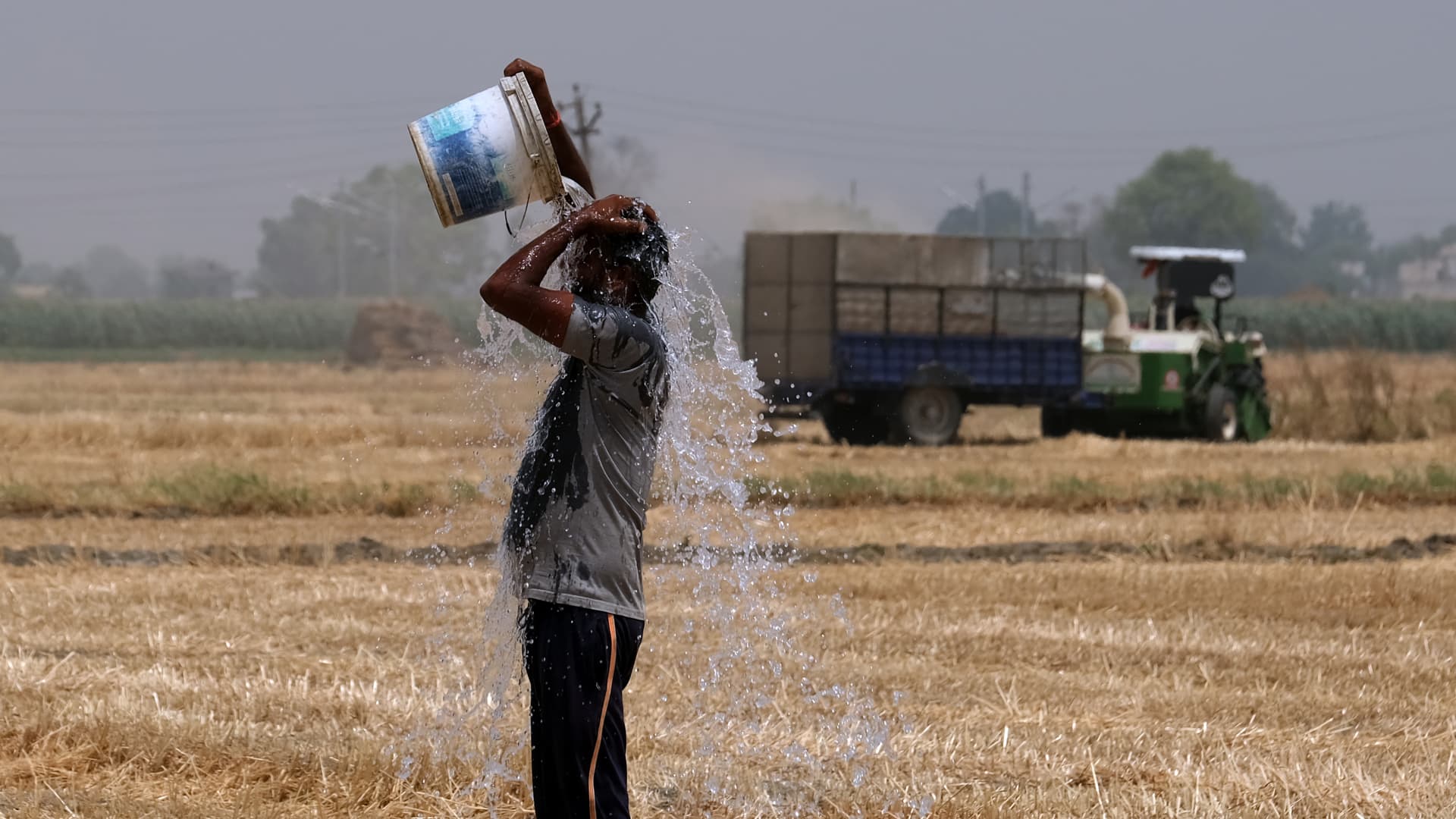 Gelombang panas di india (T. Narayan/Getty Images via CNBC)