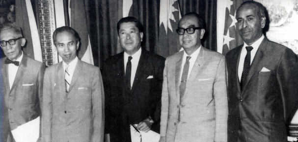 Adam Malik (kedua dari kiri) bersama pendiri ASEAN lainnya