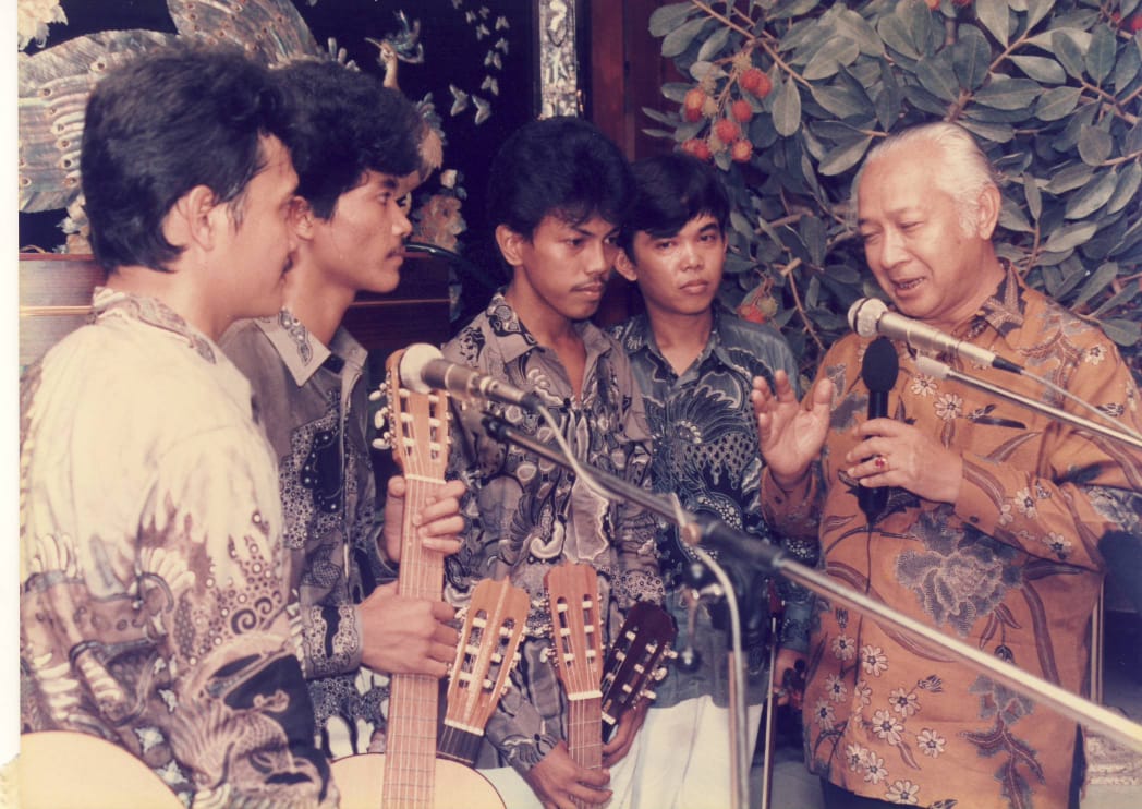 Soeharto memberikan wejangan kepada para pengamen/Dok Tutut Soeharto