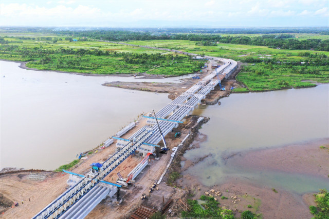 Proses pembangunan jembatan kretek II | binamarga.pu.go.id