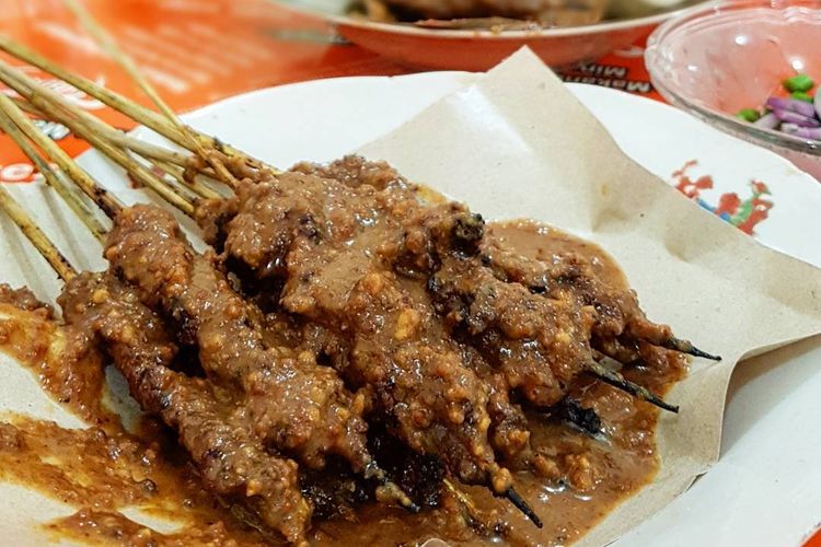 Sate Sapi Suruh, olahan sate daging sapi yang menjadi makanan legend khas Salatiga yang cocok untuk kamu coba