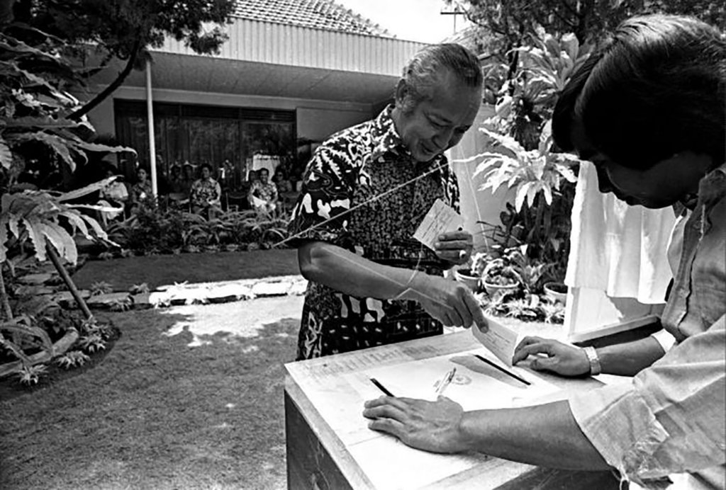 Pemilu 1971 pemilihan umum presiden dan wakil presiden RI pertama pada orde baru yang dimenangkan Soeharto