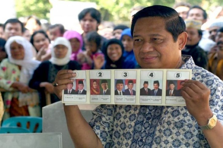 Pemilu 2004 yang diikuti oleh 5 pasangan presiden dan wakil presiden dimenangkan oleh SBY dan Jusuf kalla