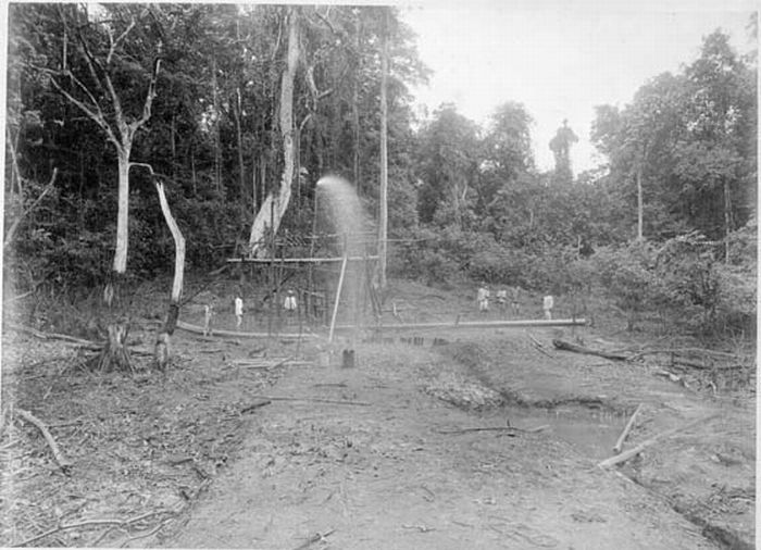 Sumur minyak di Telaga Tunggal 1 | Tropenmuseum/Wikimedia Commons